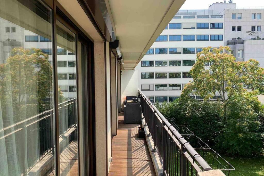 George Apartment In Neuilly Экстерьер фото