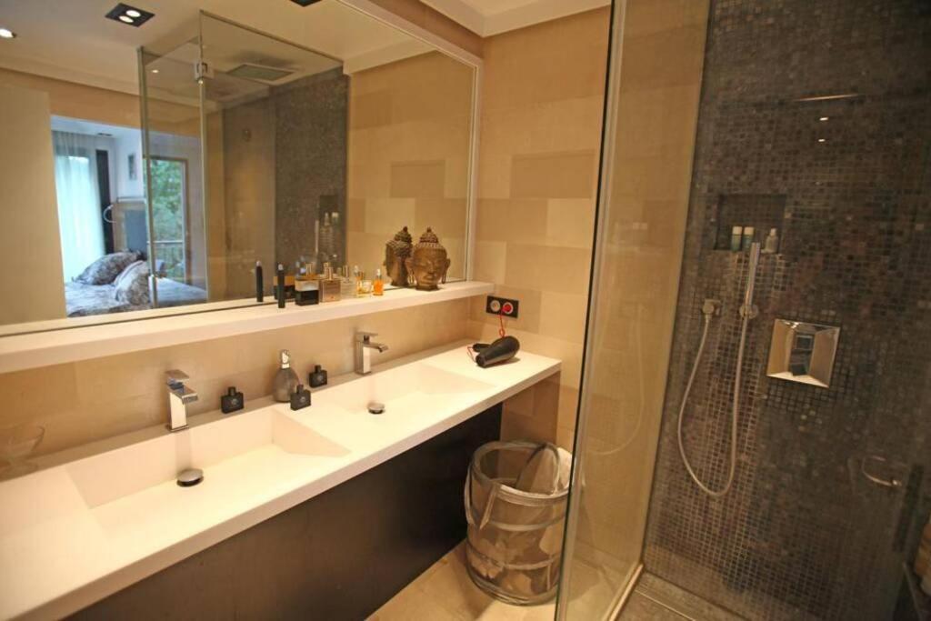 George Apartment In Neuilly Экстерьер фото