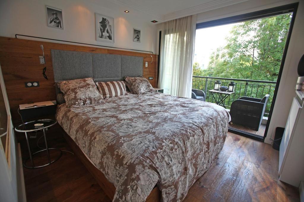 George Apartment In Neuilly Экстерьер фото